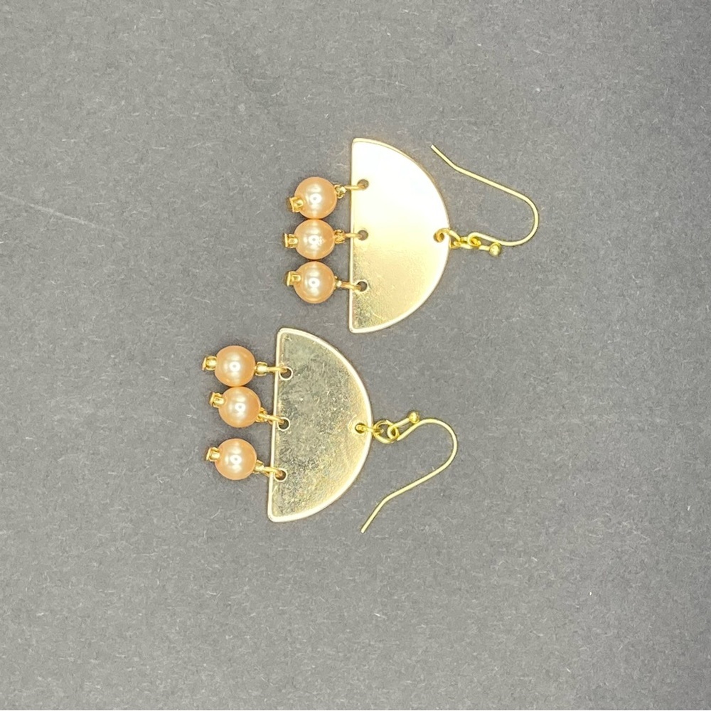 HAND CRAFTED EARRINGS Gold Half Moon & Peach Pearl Dangle Drop NWT - Picture 3 of 10